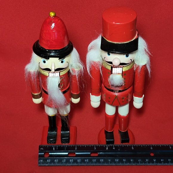 VTG Wooden Nutcracker Christmas Decor Set of 2 - Picture 9 of 13